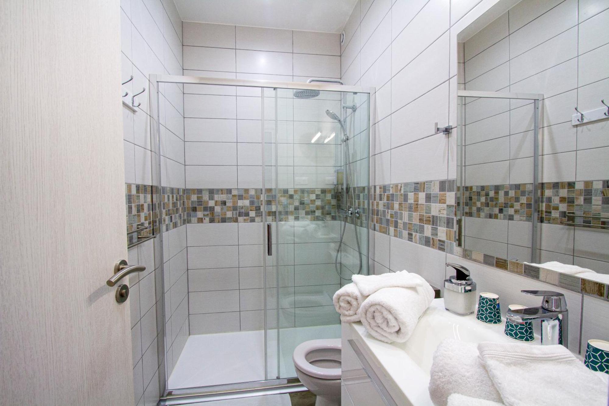Soleil D'Ete - Netflix & Wifi - Balcon - Climatisation - Parking Gratuit - Check-In 24H24 - Emplacement Velos - Goodmarning Châlons-en-Champagne Exterior foto
